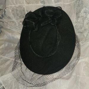 Black Women's Veiled Bow Accent Hat